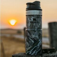 Stanley 0.47L Classic Trigger-Action Travel Termos Bardak - Country DNA Mossy Oak