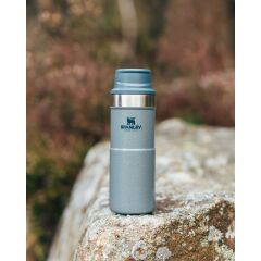 İnce Gövde Classic Trigger-Action Travel Mug 0,35 Litre(12 Oz) - Stanley Klasik Tek El Termos Bardak - Hammertone Ice