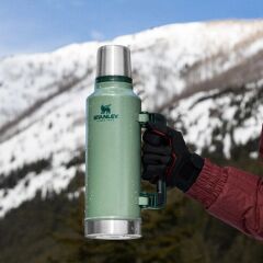 Stanley Klasik Vakumlu Paslanmaz Çelik Termos 2.3 LT - Yeşil