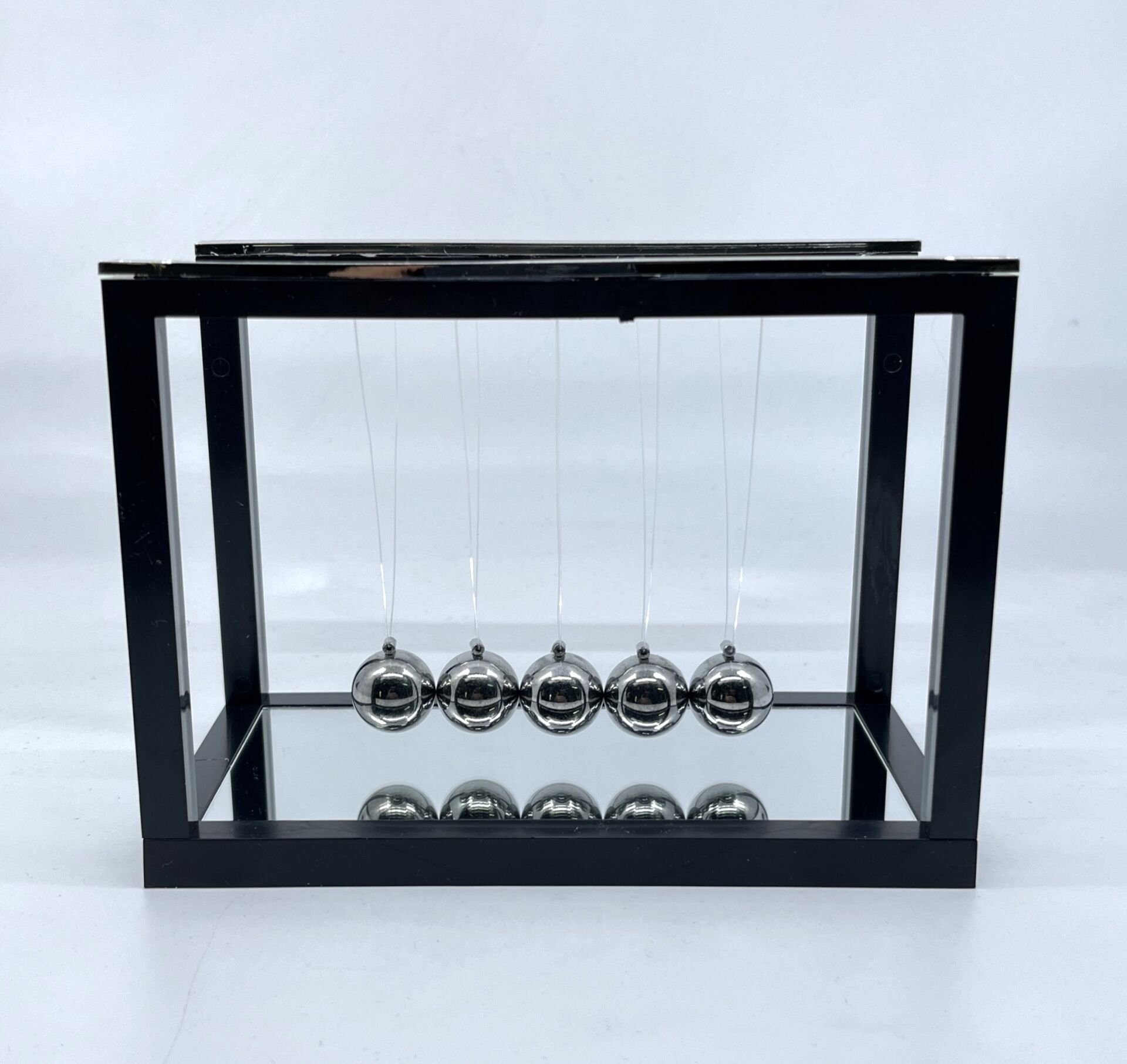 Aynalı Dekoratif Newton Denge Topları - Stres Giderici Ofis Aksesuarı