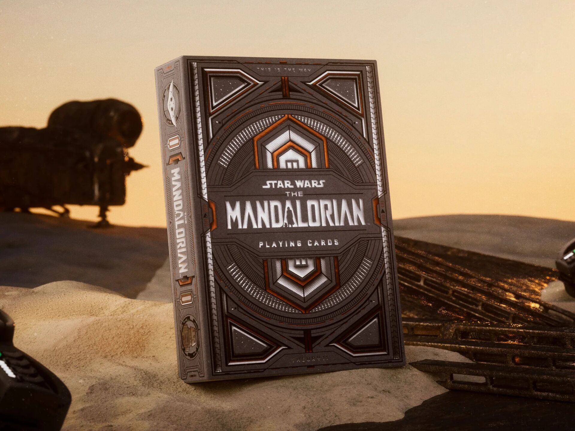 Theory11 Star Wars Mandalorian Black Oyun İskambil Kartı