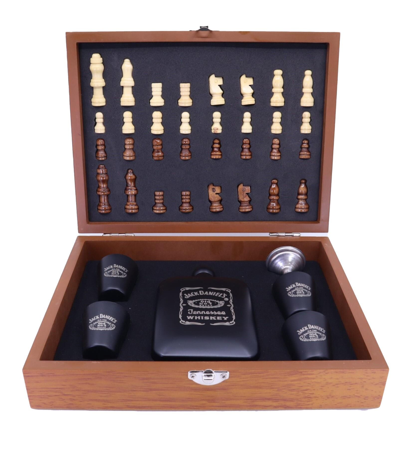 Ahşap Kutulu Satranç Takımı + Matara Seti