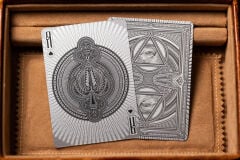 Verum Videre 2023 Edition – Silver Oyun Kartları (Kings Wild Project) Oyun İskambil Kartı