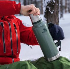 Stanley Klasik Vakumlu Paslanmaz Çelik Termos 1.4 LT The Legendary Classic Bottle 1.4L - Hammertone Green