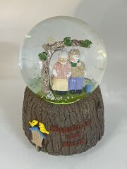 Happiness And Warm - Sevimli İhtiyar Çift Işıklı ve Müzikli Kar Küresi