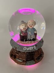Guard Sevimli İhtiyarlar Işıklı ve Müzikli Kar Küresi