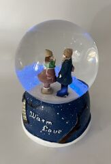 Warm Love Sevgililer Işıklı ve Müzikli Kar Küresi