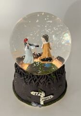 Kemancı Aşıklar Işıklı ve Müzikli Kar Küresi