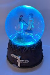 Left-Right Kemancı Işıklı ve Müzikli Kar Küresi