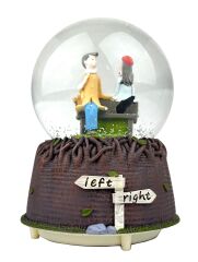 Left-Right Bankta Oturan Aşıklar Işıklı ve Müzikli Kar Küresi