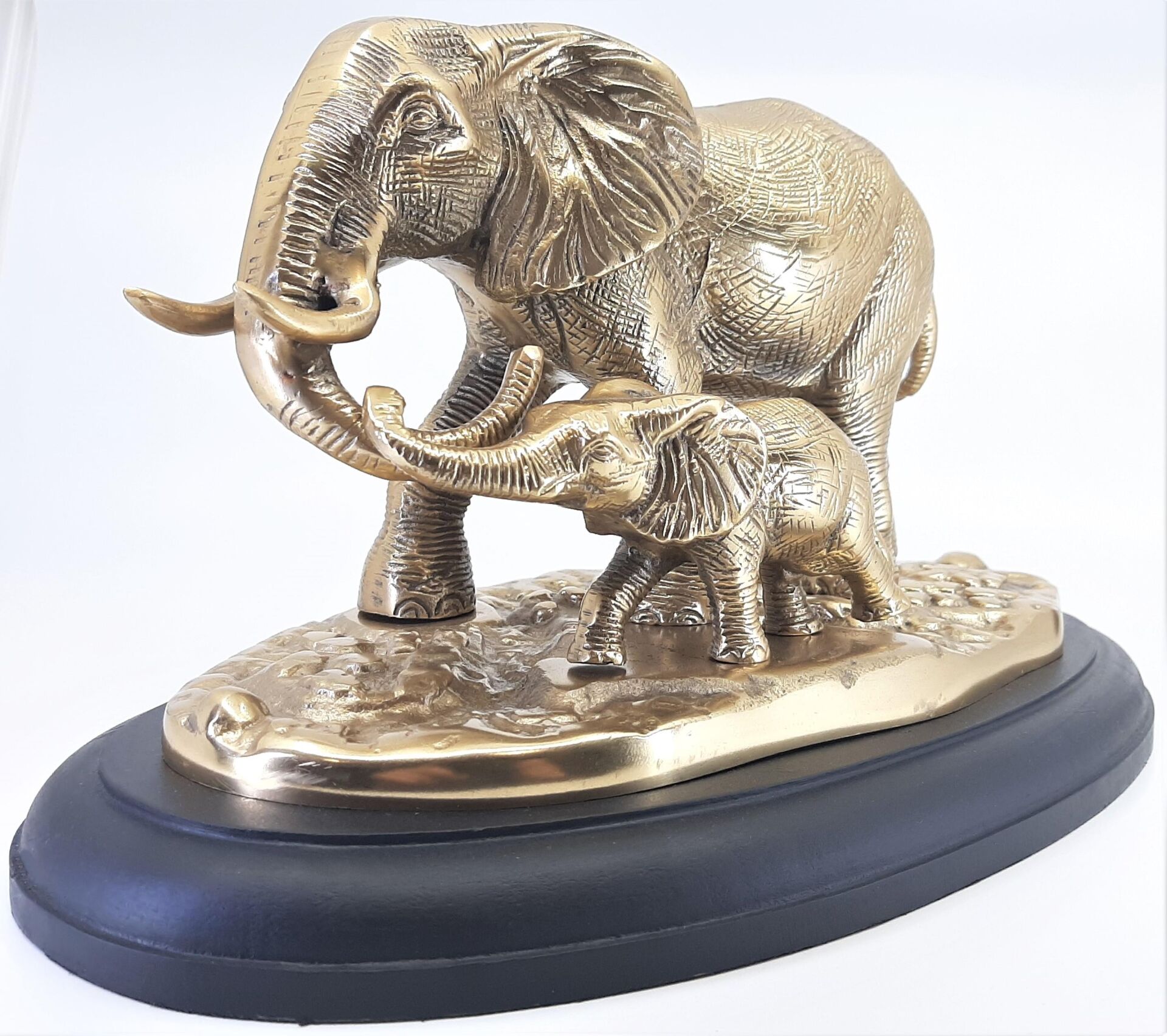 Ahşap Kaide Üzeri Pirinç Fil ve Yavrusu