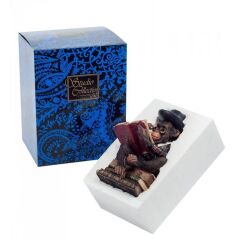 Kitap Okuyan Şempanze Biblo