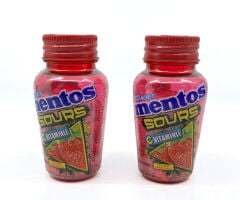 Mentos Sours Şekersiz Tatlandırıcılı C Vitaminli Çilek Aromalı Tablet Şekerleme 49gr X 2 Adet