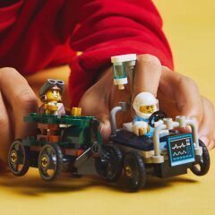 LEGO City Uçak, Hastane Yatağına Karşı Yarış Arabası Paketi 60459 - 5 Yaş Üzeri Çocuklar için Yaratıcı Oyuncak Yapım Seti (70 Parça)