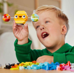 LEGO Classic Yaratıcı Uzay Gezegenleri Güneş Sistemi İçeren Yaratıcı Oyuncak Yapım Seti (450 Parça)
