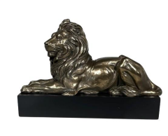 Kaide Üzerine Uzanmış Aslan Biblo