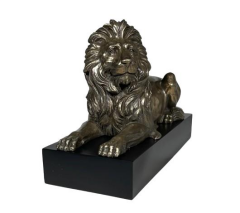 Kaide Üzerine Uzanmış Aslan Biblo