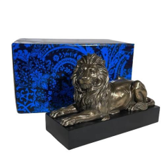 Kaide Üzerine Uzanmış Aslan Biblo