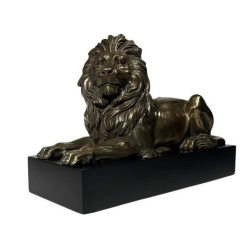 Kaide Üzerine Uzanmış Aslan Biblo