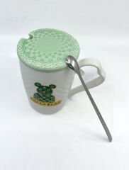 Porselen Kapaklı Yeşil Ayıcık Desenli Porselen Kupa Bardak Beyaz