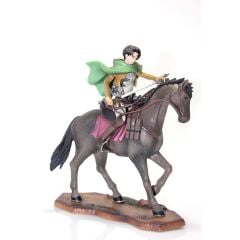 Attack On Titan Levi Ackerman Atlı Anime Figür Seti