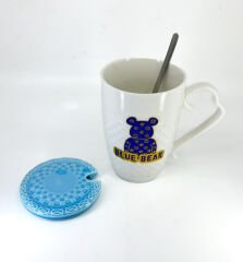 Porselen Kapaklı Mavi Ayıcık Desenli Porselen Kupa Bardak Beyaz