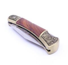 Microtech Pirinç Nakışlı Sırttan Kilitli Maun Ağacı Kabzalı Çakı - Kahverengi