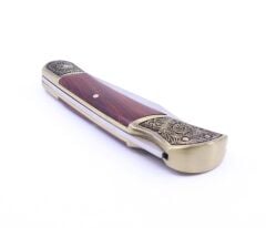 Microtech Pirinç Nakışlı Sırttan Kilitli Maun Ağacı Kabzalı Çakı - Kahverengi