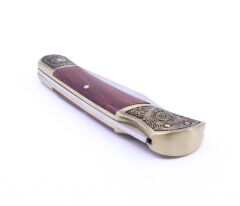 Microtech Pirinç Nakışlı Sırttan Kilitli Maun Ağacı Kabzalı Çakı - Kahverengi