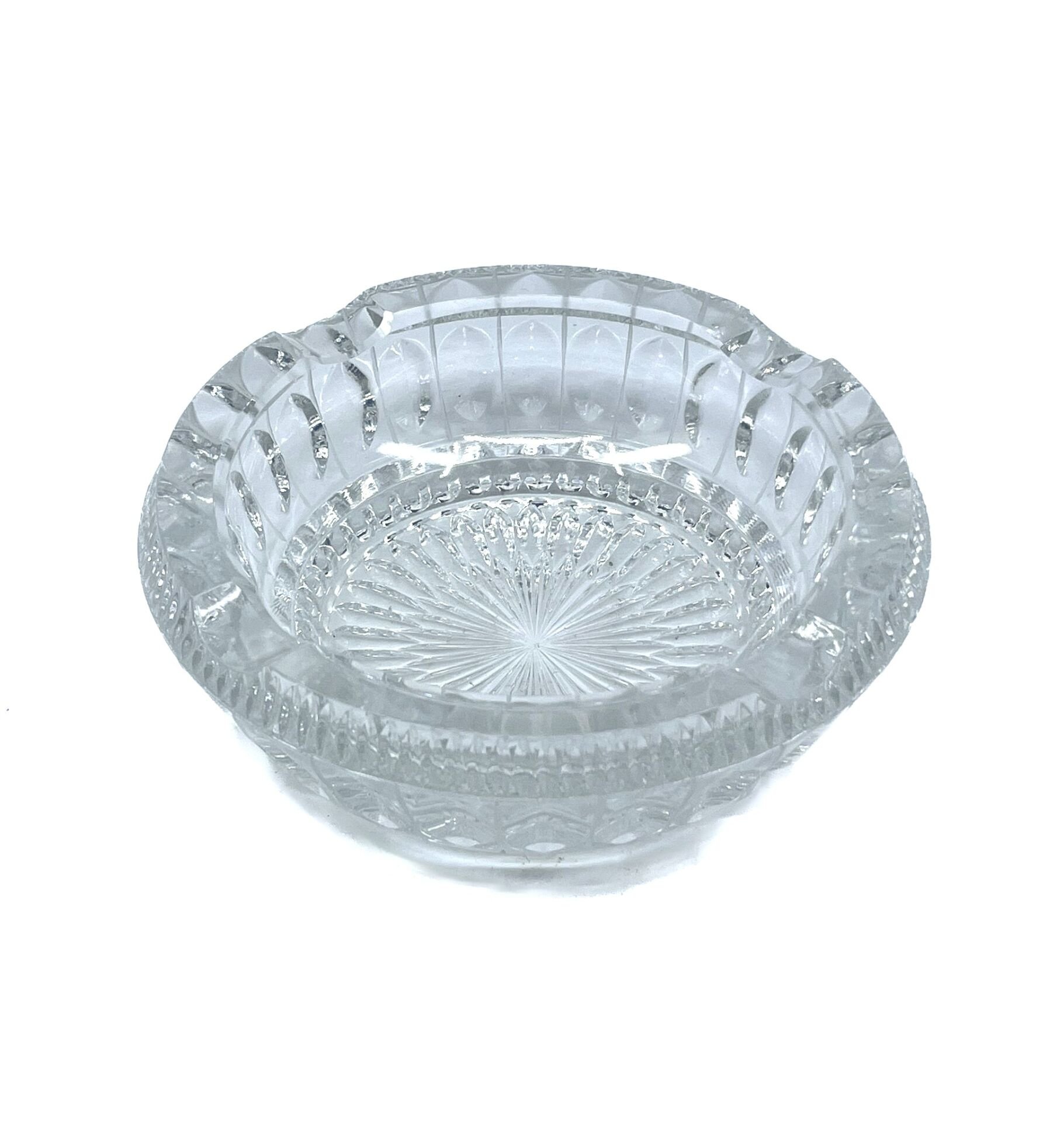 Kristal Kesme Cam Küllük, Klasik Yuvarlak Tasarım, Ofis ve Ev Dekorasyonu İçin Şık Kül Tablası, Dayanıklı Kalın Cam, 14 cm