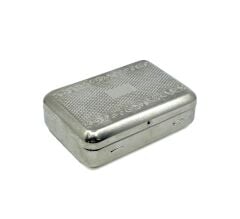 Nostaljik Desenli Metal Sigara Tabakası - Gümüş Renk İşlemeli Kutu