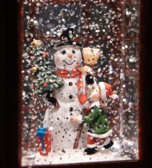 Kardan Adam Ve Küçük Çocuk Işıklı ve Müzikli Kar Küresi