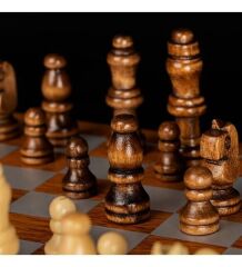 Lüks Ahşap Kutulu Mataralı Satranç Takımı Seti – 7 Parça Hediyelik Set