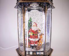 Noel Baba ve Geyiği Işıklı ve Müzikli Kar Küresi