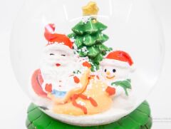 Noel Baba ve Kardan Adam Işıklı ve Müzikli Kar Küresi