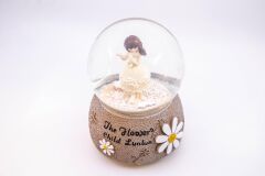 Yan Flüt Çalan Kız Işıklı ve Müzikli Kar Küresi