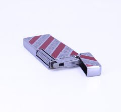 Parlak Krom - Kırmızı Şerit  Gravür İşlemeli Çakmak