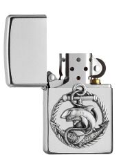 ZIPPO 2007130 – Shark Amblem, Saten Krom – Benzinli Fırtına Çakmağı, Doldurulabilir, Kaliteli Hediye Kutusunda