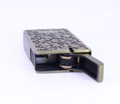 Mum Alev - Soft Flame Metal Kasa Çakmak - Gravür İşlemeli Bronz